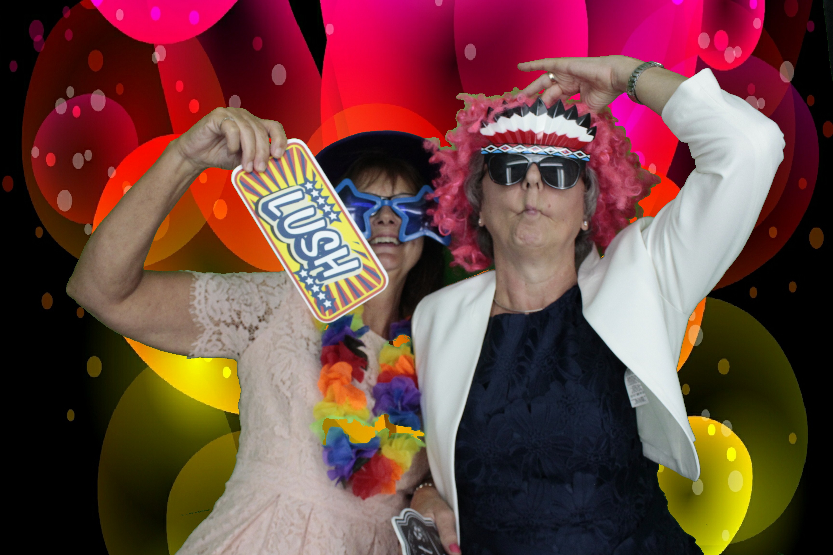 Mr & Mrs Bowles | View more photos from the event at gallery.myphotoboothexperience.co.uk/u/MyPhotoBoothExperienceLtd/Mr-Mrs-Bowles